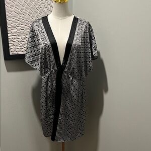 Motherhood Black and White Patterned Pregnancy Top